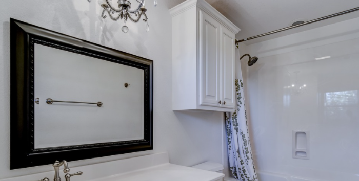 Benefits of bathroom shelving